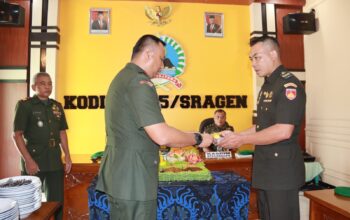 Puncak peringatan Hari Juang TNI AD, Kodim Sragen Upacara dan potong tumpeng