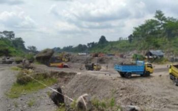 Tambang Galian C Sumbersari, Kecamatan Nglegok, Kabupaten Blitar, Jawa Timur terkesan kebal hukum.