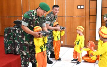 Keceriaan Anak-anak dari KB RA AL Mabrur Bendosari Outingclass di Makodim 0726/Sukoharjo.