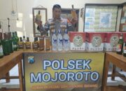 Ratusan Botol Minuman Keras Berbagai Jenis Bermerk Buat Dijual dan Pesta Tahun Baru Malah Disita Jajaran Polsek Mojoroto