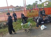 Psht Ranting Kota Dan Kelurahan Balowerti beserta karang taruna Mengadakan Bansos Di Lapangan Balowerti Bersama Tiga pilar