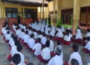 Peduli Generasi Muda, Babinsa Koramil Kanigoro Berikan Pengarahan Tentang Kedisiplinan Kepada Siswa-Siswi SDN Banggle
