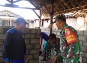Wujudkan Tempat Tinggal Yang Layak Huni, Babinsa Koramil Kademangan Bantu Bangun Rumah Warga Binaannya