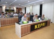 POLDA KEPRI BERSAMA KPU KEPRI DAN BAWASLU KEPRI RAKOR KESIAPAN AKHIR PENGAMANAN JELANG PEMILU 2024