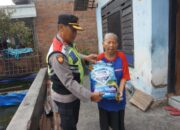 Di Tengah Kesibukannya Tugas Pengamanan TPS, Kapolsek Mojoroto Gerak Cepat Bantu Warga Terdampak Musibah Angin Puting Beliung