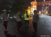 Antisipasi Potensi Timbulnya Gangguan Kamtibmas Pasca Pengesahan Warga Baru Perguruan Silat di Tulungagung, Kapolsek Mojoroto Pimpin Penyekatan