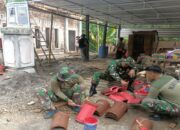 Anggota Satgas TMMD Kodim 0808/Blitar Laksanakan Kegiatan Renovasi Mushola Mubarokah