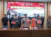 Unit Resmob Satreskrim Polres Kediri dan Reskrim Polsek Kandat mengamankan dua pelaku atas kasus penemuan janin tersebut