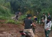 Bencana Longsor Terjang Salah Satu Rumah Warga DiDesa Petung Roto Mojo Kediri, Akses Jalan Juga Tertutup.