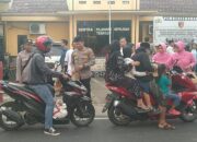 Kapolsek Mojo AKP Andang Pimpin Langsung Kegiatan Bagi Takjil DiBulan Suci Ramadhan 1445/H