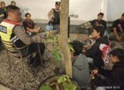 *Acara Kumpul – kumpul yang Diwarnai Minum – Minuman di Kafe, Puluhan Anggota Komunitas yang Berafiliasi pada Perguruan Pencak Silat ini Dihentikan Polsek Mojoroto, Ternyata ini Sebabnya ..!*