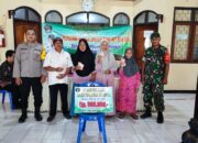 Pastikan Berjalan Lancar, Babinsa Koramil Nglegok Dampingi Kegiatan Penyaluran BLT DD