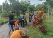 Ciptakan Lingkungan Bersih dan Sehat, Koramil 0808/02 Garum Kerja Bakti Bersama Warga