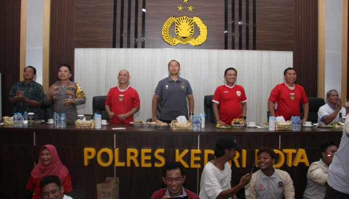 Polres Kediri Kota Nobar Timnas Indonesia U-23 Vs Uzbekistan U-23 Bareng Forkopimda dan Masyarakat