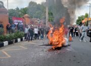 Aksi Demo Ratusan Masa IPJPAKN Duga'an Kasus Korupsi Ngobos, Kejaksaan Negeri Kota Kediri 2 IMG20240416104158