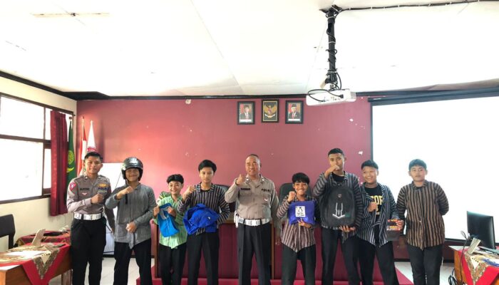 Police Go To School, Ajarkan Tata Cara Dan Etika Berlalu Lintas Sejak Dini Pada Pelajar