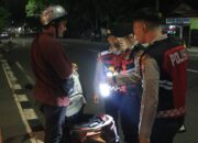 Jaga Kondusifitas Keamanan, Polres Blitar Kota Amankan Puluhan Botol Miras Saat Patroli 6 IMG 20240525 WA0008