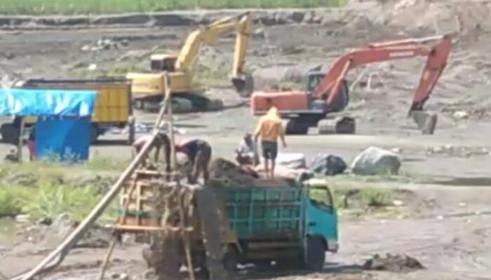 Lapor Komandan!!!Gunakan Alat Berat Tambang Galian C Diduga Masuk Area Manggis Ngancar-Sumberasri Terus BerOperasi..