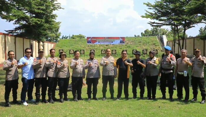 LATIHAN PENINGKATAN KEMAMPUAN MENEMBAK ANGGOTA POLRES KEDIRI KOTA
