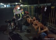 Tindaklanjuti Keluhan Masyarakat Saat Jumat Curhat, Kapolsek Mojoroto Pimpin Pembubaran Balapan Liar di Area Terminal Baru Tamanan