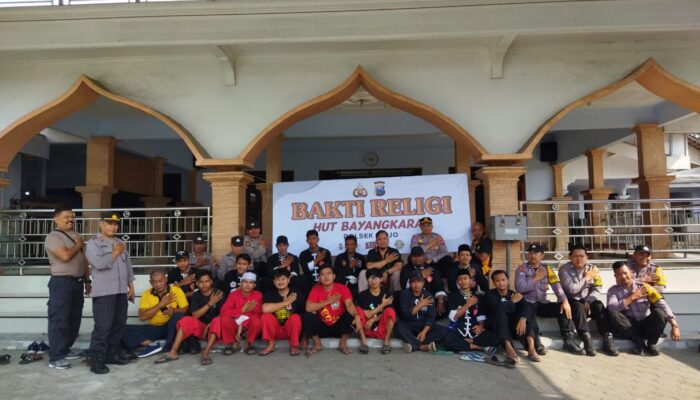 HUT Bayangkara Polsek Mojo Bersama 3 Perguruan Silat Mengadakan Bakti RELIGi.