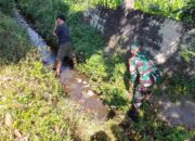 Solid, Babinsa Kelurahan Nglegok Bersama Warga Bersihkan Lingkungan. 5 IMG 20240612 WA0035