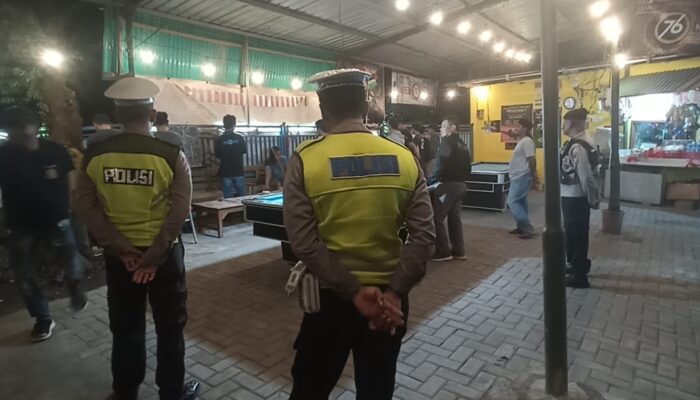 Patroli Malam Hingga Menjelang Subuh, Polsek Mojoroto Gelar KRYD, Kapolsek : Datangi Warung yang Digunakan Pesta Miras