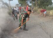 Peduli Pembangunan, Serda Khamid Bersama Warga Desa Jajar Laksanakan Perbaikan Jalan