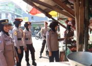 Polwan Polres Mojokerto Kota Blusukan ke Pasar Beri Himbauan Kamtibmas