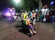 Sigap dan Senyum Ikhlas Polwan Polres Bojonegoro Layani Kepulangan Jamaah Haji