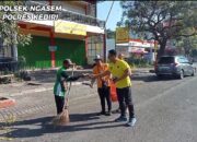 Jumat Berkah Polsek Ngasem Bagikan Nasi Bungkus kepada Masyarakat 2 IMG 20240705 WA0057