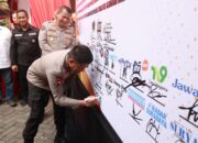 Buka Turnamen Bulutangkis Antar Media, Waka Polda Jatim dan Insan Pers Gelar Deklarasi Pilkada Damai