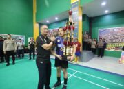 Tutup Turnamen Bulutangkis Antar media Kapolda Jatim Eksibisi Match Vs Juara 1