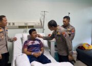 Karumkit Bhayangkara Lumajang Lakukan Hospital Visite Anggota Polisi Korban Pengeroyokan di Jember