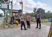 Cegah Laka, Polisi Edukasi Relawan Perlintasan KA Tanpa Palang Pintu di Tulungagung