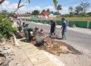 Peduli Kebutuhan Masyarakat, Serka Redi Bersama Warga Tegalasri Gotong Royong Perbaiki Pipa Saluran Air Bersih