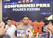 Gelar Press Release, Polres Kediri Amankan 8 Terduga Pelaku Pengeroyokan di Ngasem