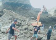 Pasca Salah Satu Excavator Tertimbun Pasir dan Bebatuan, Tambang Liar Kalibladak Menggeliat Bebas.