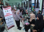Hari Jadi ke-76, Polwan Polres Kediri Adakan Baktikes di Puskesmas Puhjarak