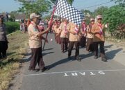 Sinergitas TNI-Polri Amankan Parade Bendera Siswa-Siswi MI di Plosoklaten Sambut HUT RI ke-79