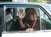 Hari Juang Polri ke-79, Kapolres Mojokerto Beri Kado Special Veteran Polisi Istimewa yang Berusia 102 Tahun