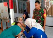 Peduli Stunting, Sertu M.Nurhasan Dampingi Petugas Kesehatan Laksanakan Posyandu Balita