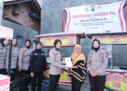 Hari Jadi Polwan ke-76, Polres Kediri Beri Bantuan Gerobak PKL