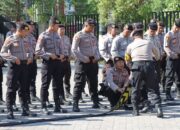 Polres Nganjuk menggelar latihan penyegaran kompi pengendalian massa (Dalmas).