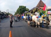 Polres Kediri Lakukan Pengamanan Parade Cikar Peringatan HUT RI ke-79 di Ngasem