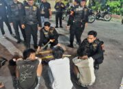 Polisi dan Warga Amankan Lima Orang Anggota Gengster di Pasar Kembang Surabaya