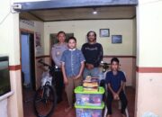 Polres Kediri Bantu Dua Anak Kembar Yatim Piatu di Wates, Hadiahi Sepeda dan Alat Salat