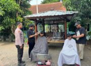 Sosialisasikan Kedisiplinan, Polsek Pare Gelar Pangkas Rambut Gratis di Sekolah 7 Sosialisasikan Kedisiplinan, Polsek Pare Gelar Pangkas Rambut Gratis di Sekolah