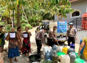 Tak Hanya Distribusikan Air Bersih, Patroli Genthong Polisi Juga Berbagi Ember Gratis di Trenggalek 11 Tak Hanya Distribusikan Air Bersih, Patroli Genthong Polisi Juga Berbagi Ember Gratis di Trenggalek
