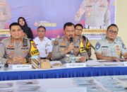 DITLANTAS POLDA KEPRI GELAR KONFERENSI PERS BERHASIL AMANKAN 28 UNIT ANGKUTAN BARANG OVERLOAD OVERDIMENSION DALAM OPERASI ZEBRA SELIGI 2024